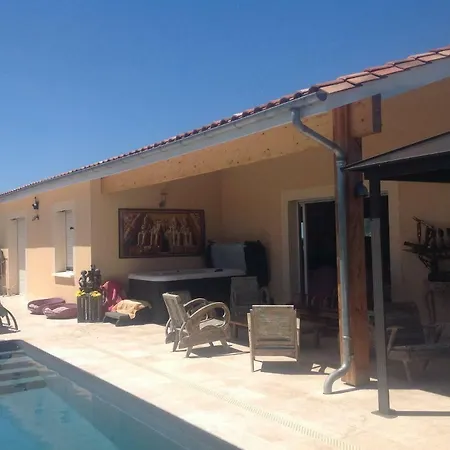 Le Sang Des Vignes Bed & Breakfast